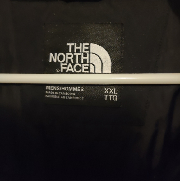 Meet your Posher, Tony.  North face medium weight coat with hood. - Picture 3 of 3